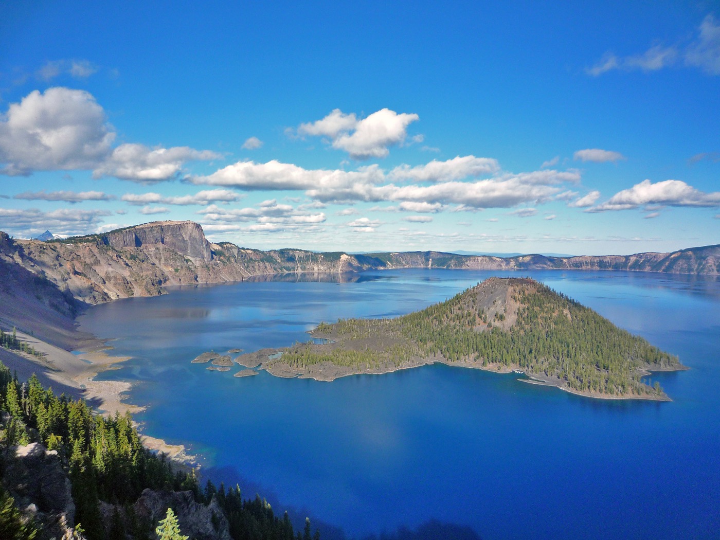 Is Crater Lake Dog-Friendly?